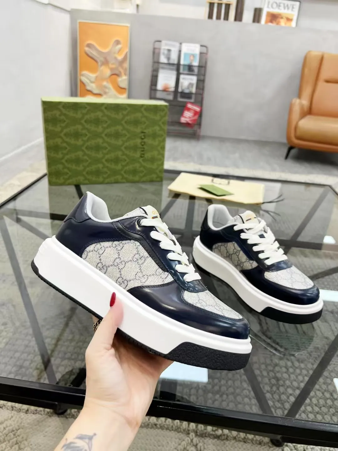 P440 new men's shoes GUCCI [Lightning] latest shoes are shipped. Original quality, fashionable, special materials, sheepskin lining, new packaging. The foot feels super comfortable and the workmanship is impeccable. Size: 38-45